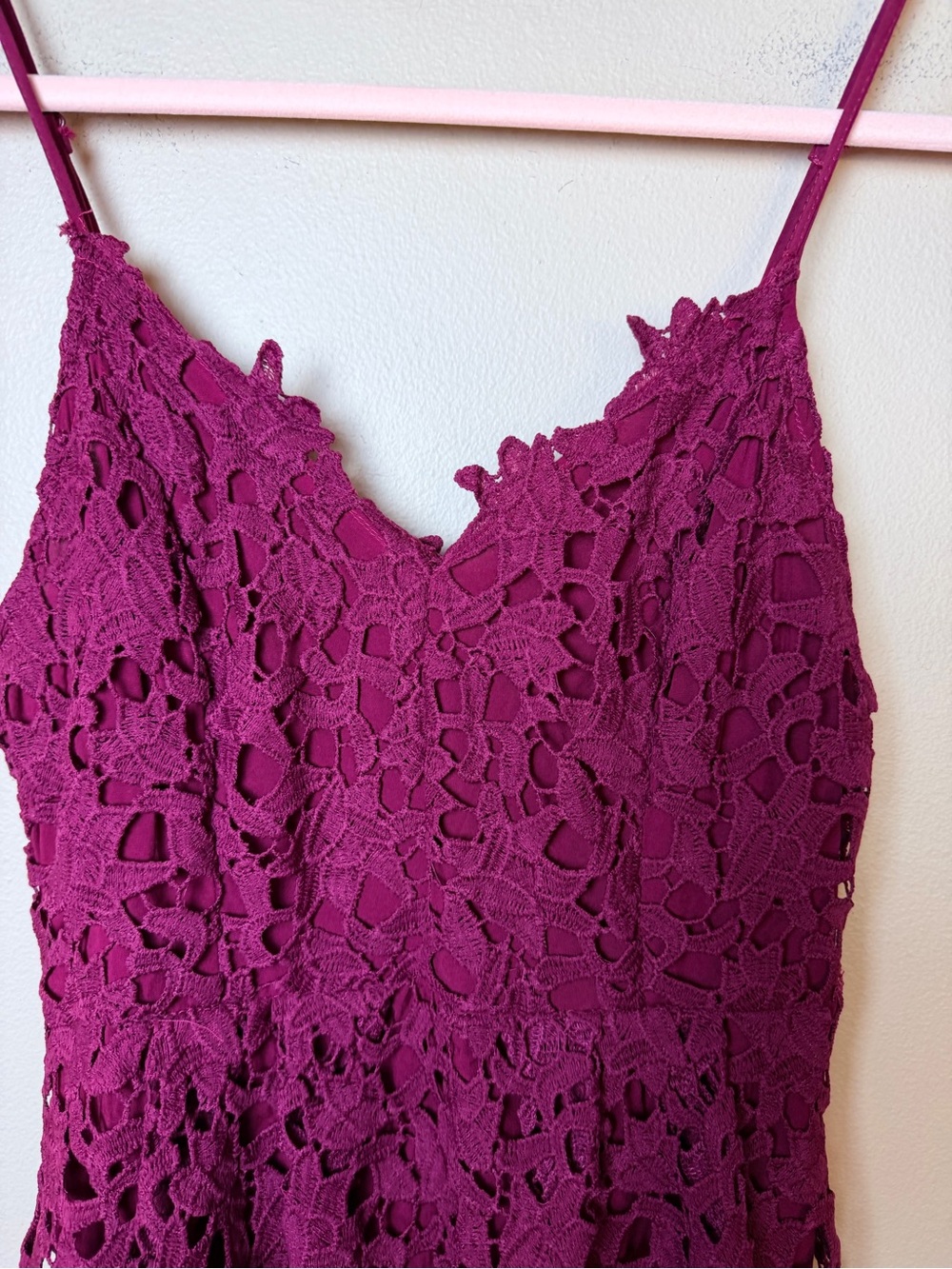 ASTR The Label Burgundy Floral Lace Midi Dress Size M Revolve Wedding Guest EUC - Picture 5 of 8